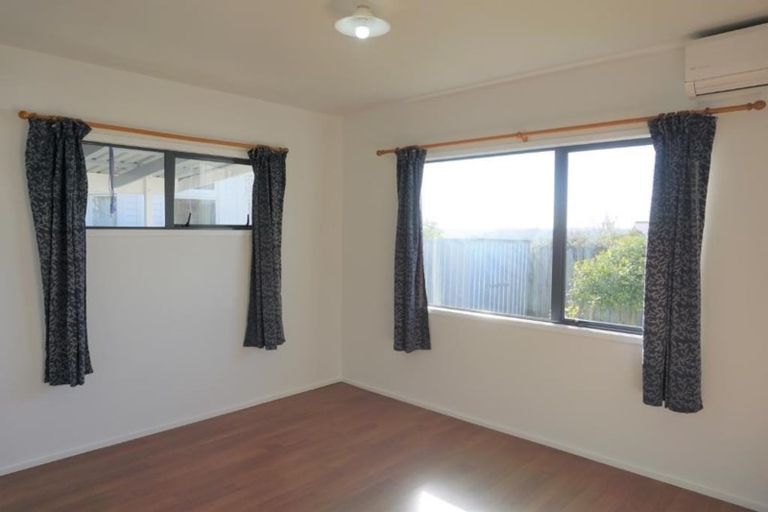 Photo of property in 1/100 Birkdale Road, Birkdale, Auckland, 0626