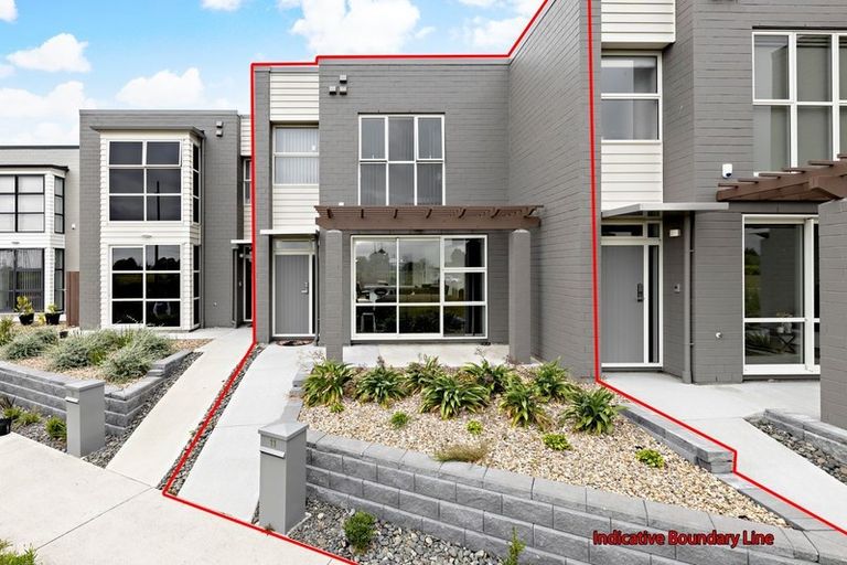 Photo of property in 11 Taupinga Way, Takanini, 2112