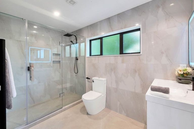 Photo of property in 23a Cottam Grove, Northcross, Auckland, 0632