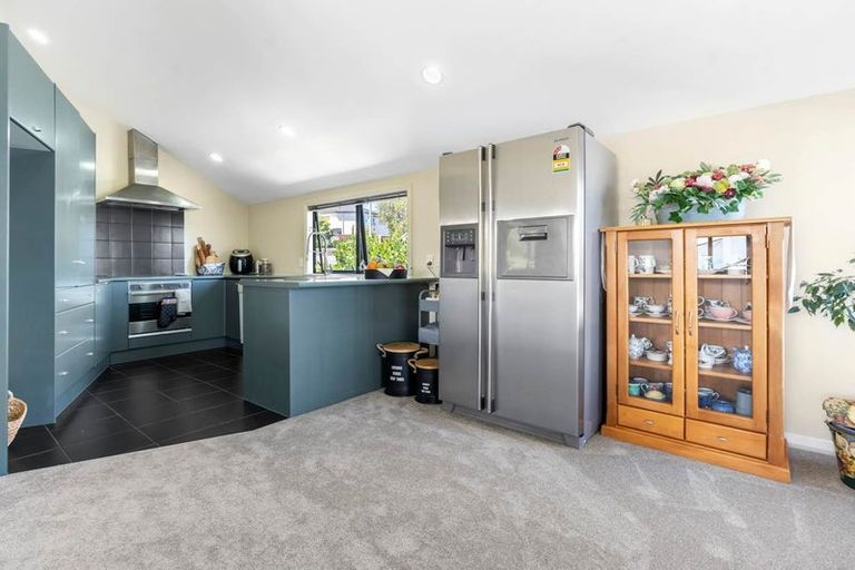 Photo of property in 1/230 East Coast Road, Forrest Hill, Auckland, 0620