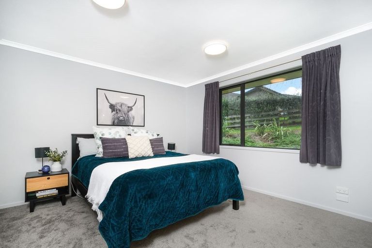 Photo of property in 5 Gavinike Place, Waimauku, 0812
