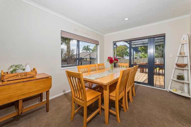 Photo of property in 12 Reybert Place, Massey, Auckland, 0614