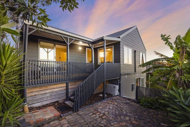 Photo of property in 9 Gillan Place, Bayview, Auckland, 0629