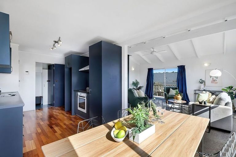 Photo of property in 14 Hicks Close, Whitby, Porirua, 5024