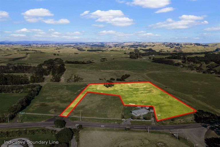 Photo of property in 2590 Awhitu Road, Awhitu, 2684