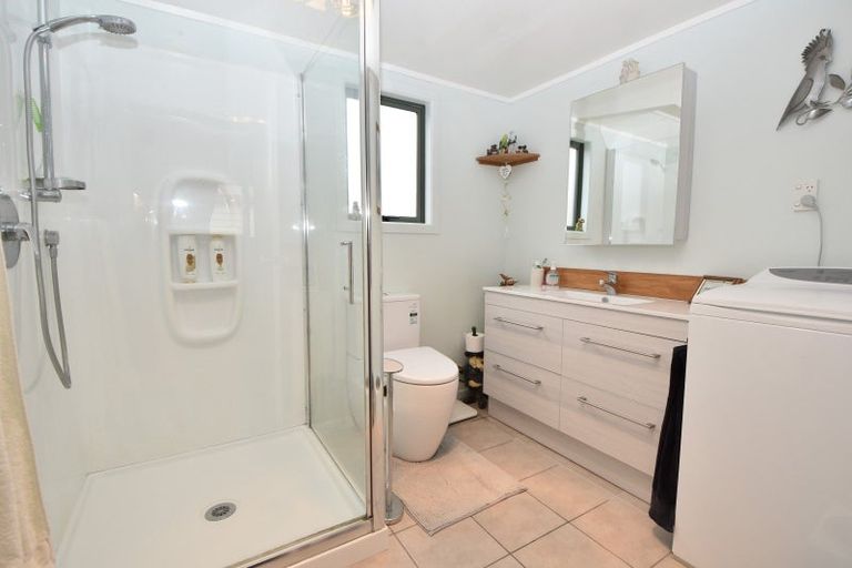 Photo of property in 6 Kupe Drive, Carterton, 5713