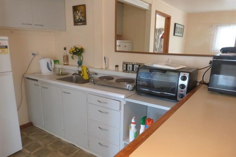 Photo of property in 1a/1 Divich Avenue, Te Atatu South, Auckland, 0610