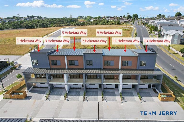 Photo of property in 1 Heketara Way, Massey, 0614