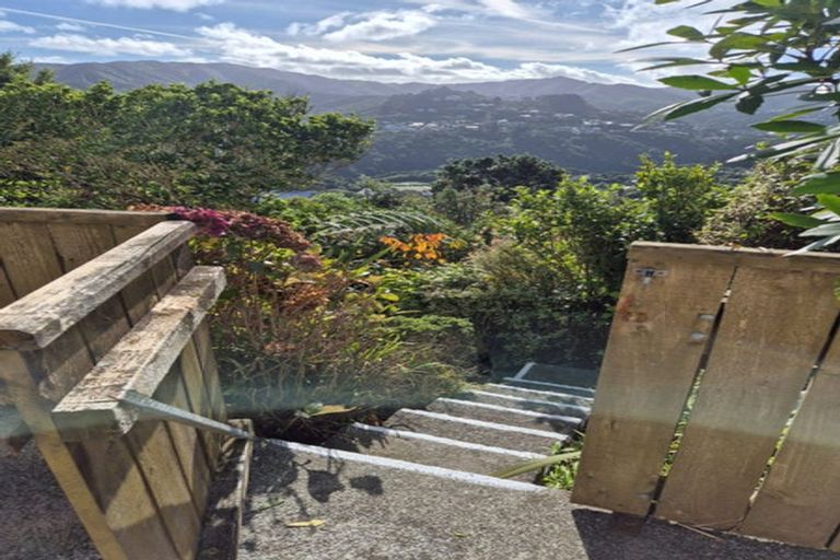 Photo of property in 51 Huntingdon Street, Northland, Wellington, 6012