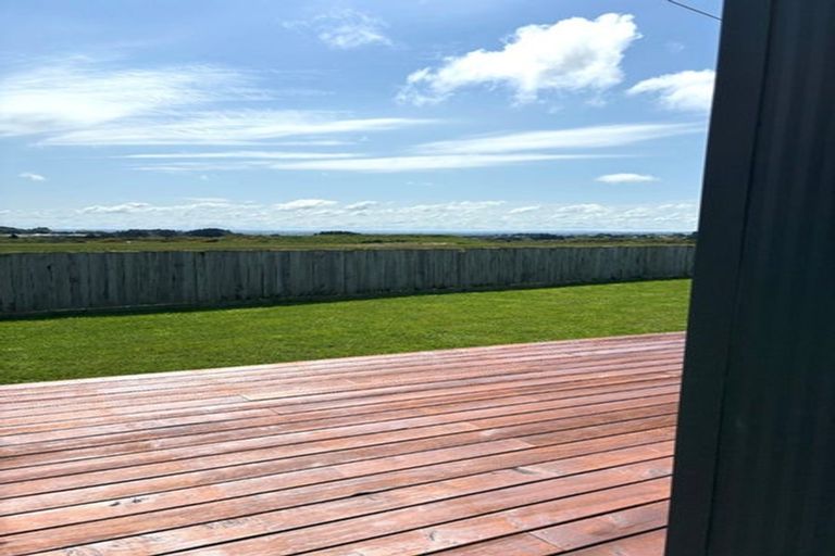 Photo of property in 18 Monaco Grove, Fitzherbert, Palmerston North, 4410