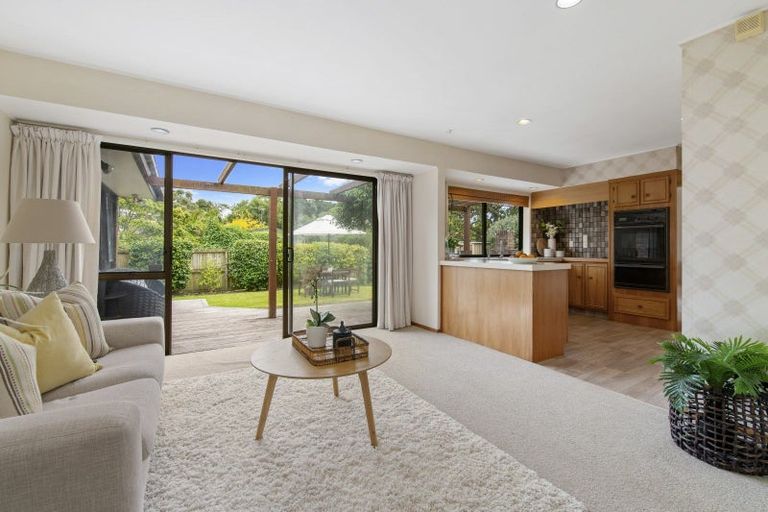 Photo of property in 33 Uppingham Crescent, Hillcrest, Auckland, 0627