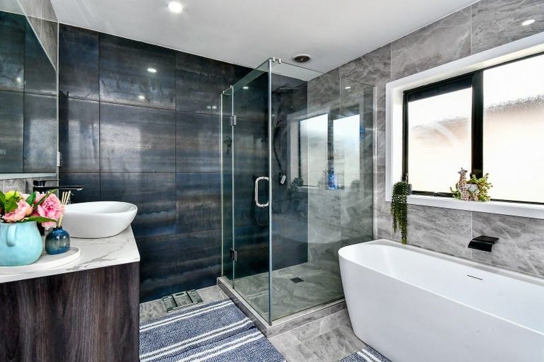 Photo of property in 21 Rosemead Place, Randwick Park, Auckland, 2105