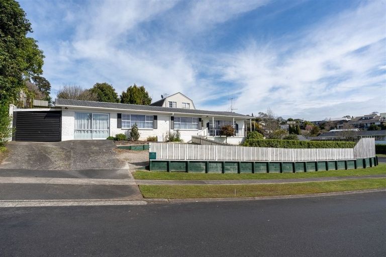 Photo of property in 2 Lachlan Drive, Dinsdale, Hamilton, 3204