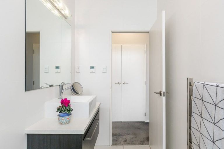 Photo of property in 26 Seaview Crescent, Hatfields Beach, Orewa, 0931