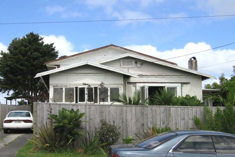 Photo of property in 72 Island Bay Road, Beach Haven, Auckland, 0626