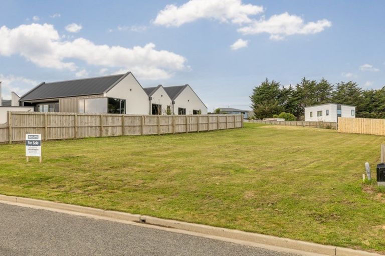 Photo of property in 19 Muriwai Drive, Diamond Harbour, 8971