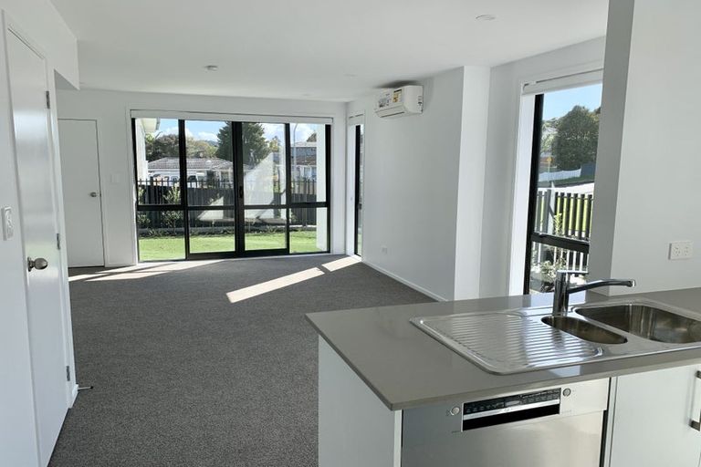 Photo of property in 1/3 Fairdale Place, Birkdale, Auckland, 0626