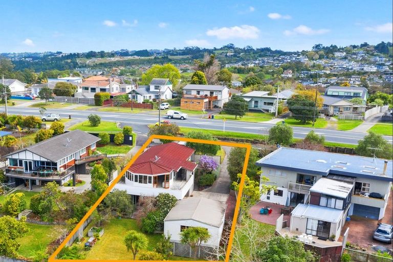 Photo of property in 771 East Coast Road, Northcross, Auckland, 0630