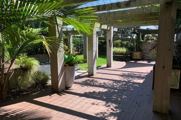 Photo of property in 61a Fairmount Road, Titirangi, Auckland, 0604