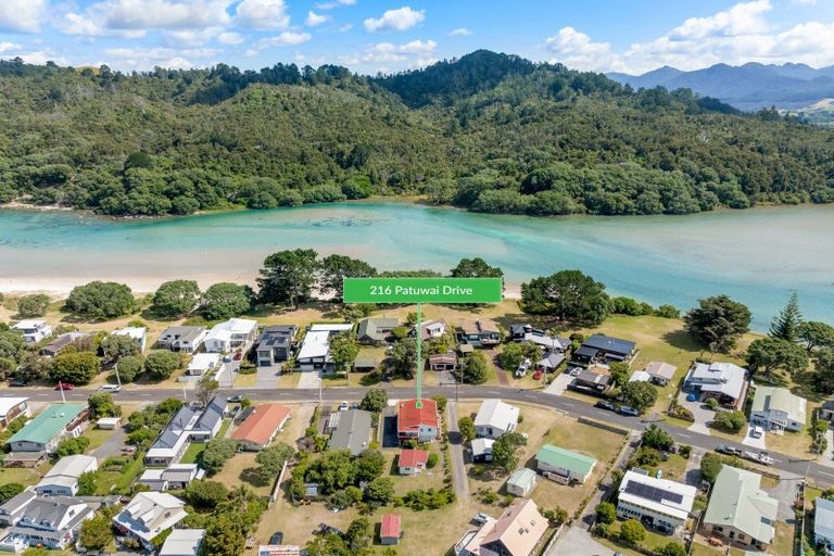 Photo of property in 216 Patuwai Drive, Whangamata, 3620