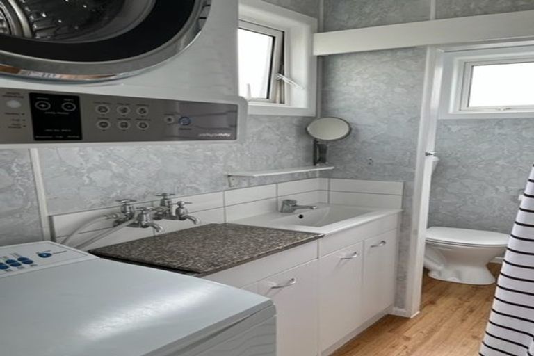 Photo of property in 118 Lyall Parade, Lyall Bay, Wellington, 6022