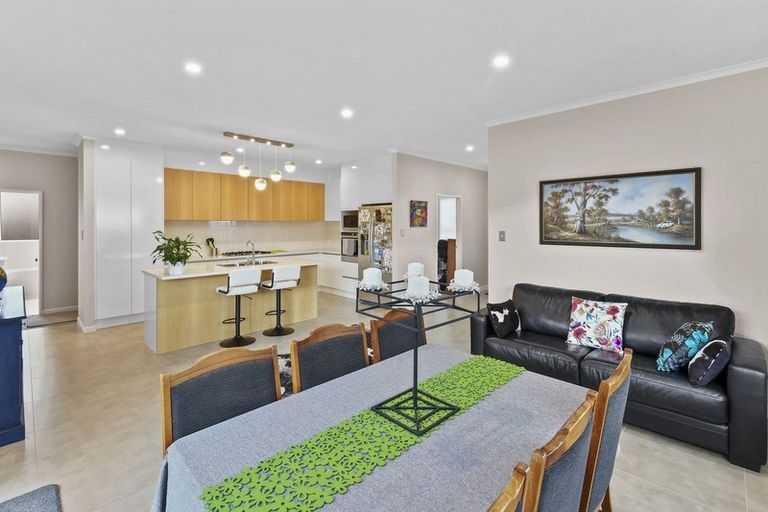Photo of property in 3 Papaview Road, Papakura, 2110