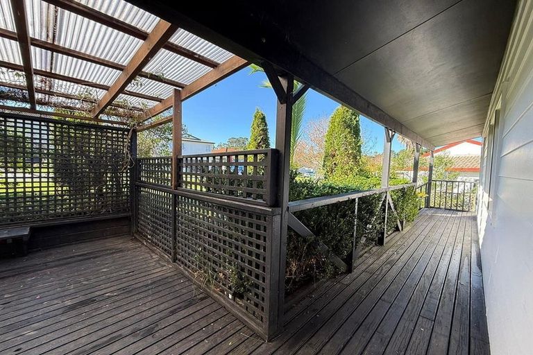 Photo of property in 10 Rook Place, Unsworth Heights, Auckland, 0632