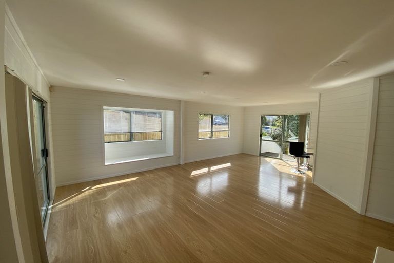 Photo of property in 1/4 Mossop Rise, Glenfield, Auckland, 0629