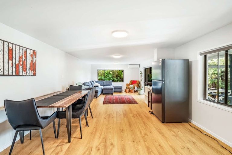 Photo of property in 10 Glen Vista Place, Bayview, Auckland, 0629