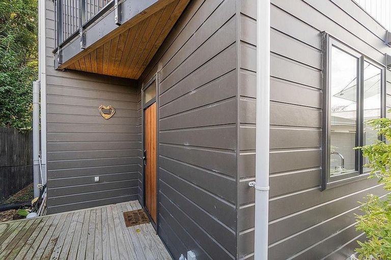 Photo of property in 4a Montmere Avenue, Te Atatu Peninsula, Auckland, 0610