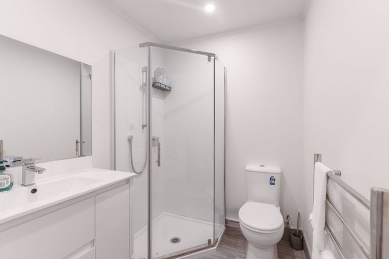 Photo of property in 2 Paramu Avenue, Birkdale, Auckland, 0626