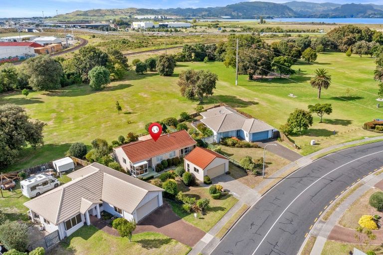 Photo of property in 33 Russley Drive, Mount Maunganui, 3116
