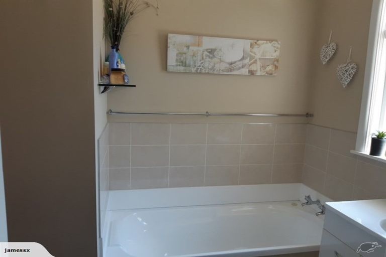 Photo of property in 15 Harpham Street, Taradale, Napier, 4112