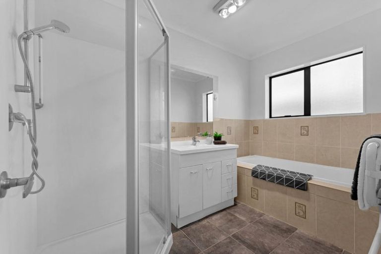 Photo of property in 22 Keri Vista Rise, Papakura, 2110