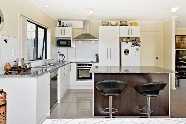 Photo of property in 117 Keri Vista Rise, Papakura, 2110