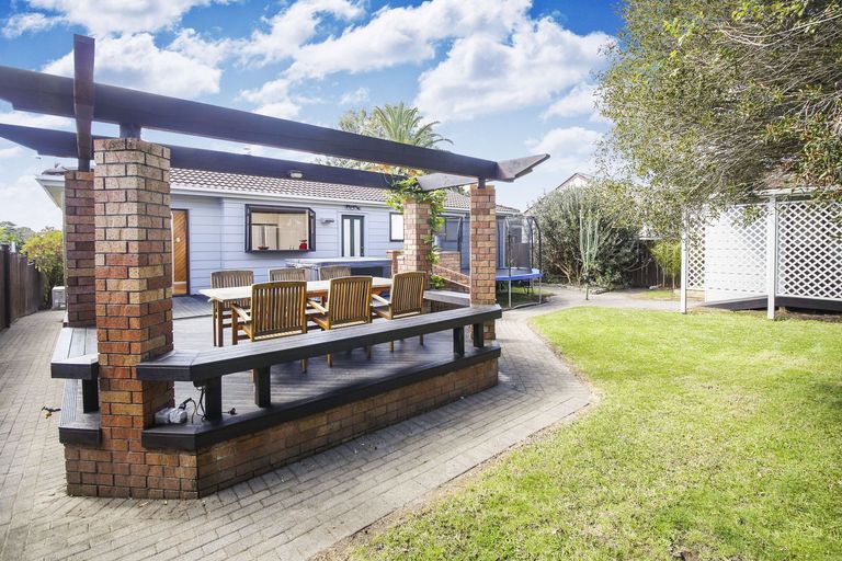 Photo of property in 26 Granville Drive, Massey, Auckland, 0614