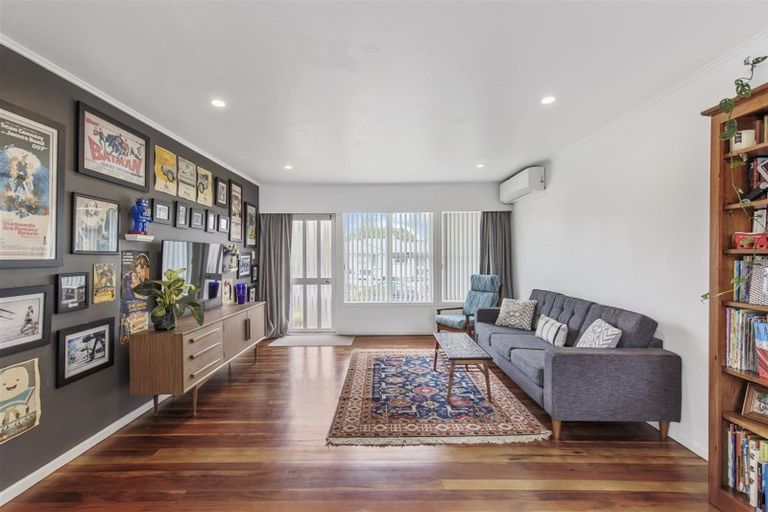 Photo of property in 2 May Avenue, Te Atatu South, Auckland, 0610