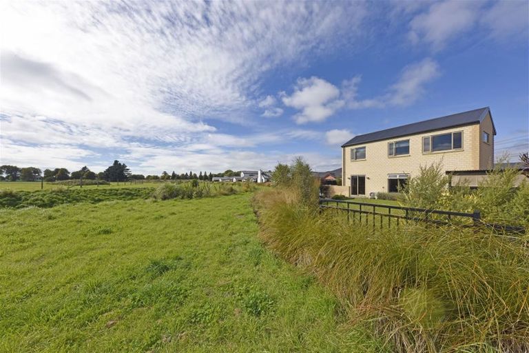 Photo of property in 18 Kahukura Road, Broomfield, Christchurch, 8042