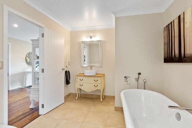 Photo of property in 16 Fern Court, Orewa, 0931