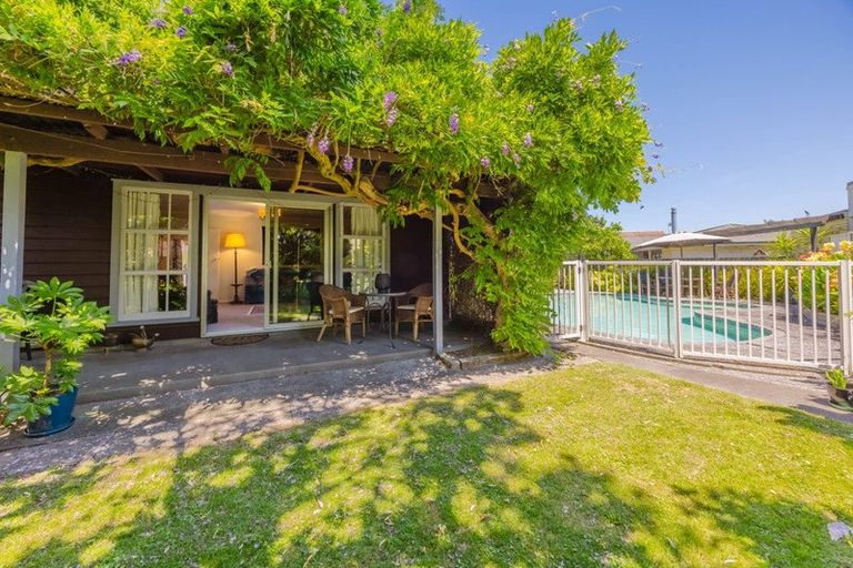 Photo of property in 32 Kent Terrace, Taradale, Napier, 4112