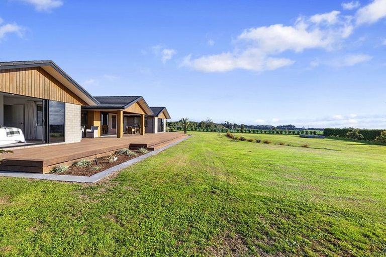 Photo of property in 132 Henwood Road, Paraite, New Plymouth, 4372