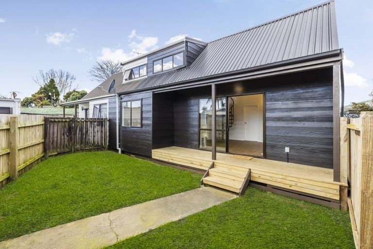 Photo of property in 2/24 Great South Road, Papakura, 2110