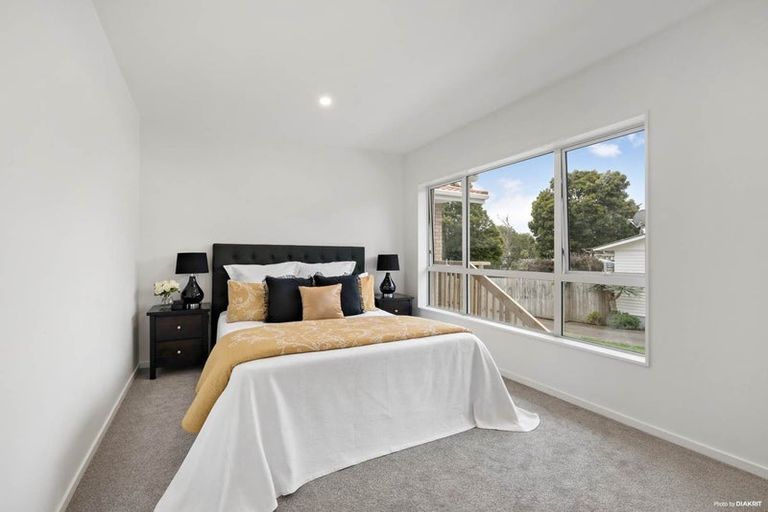 Photo of property in 1/8 Wykeham Place, Glenfield, Auckland, 0629