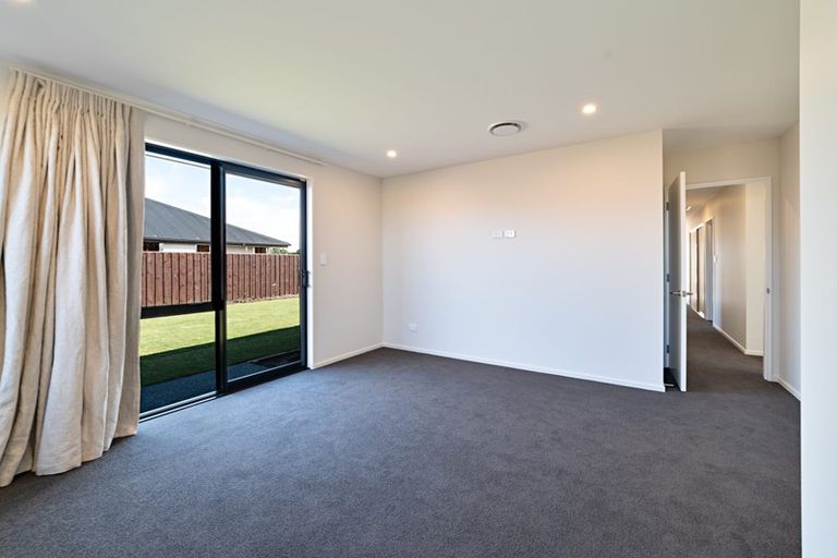 Photo of property in 7 Mccahon Drive, Rangiora, 7400