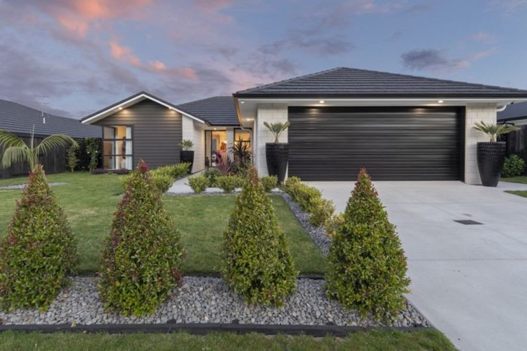 Photo of property in 12 Lakeside Terrace, Omokoroa, 3114