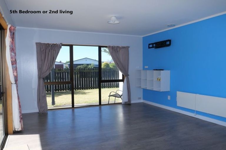 Photo of property in 8 Olive Terrace, Paraparaumu Beach, Paraparaumu, 5032