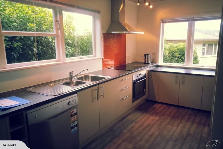 Photo of property in 32 Pembroke Road, Northland, Wellington, 6012