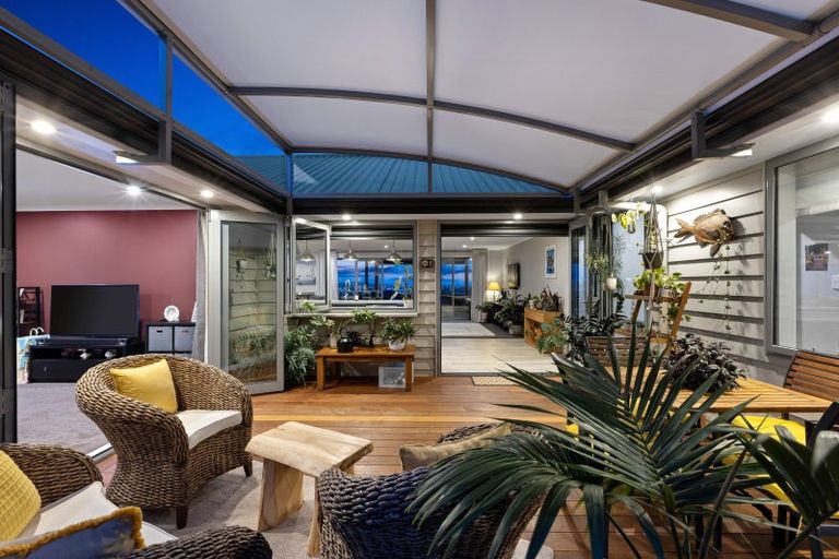 Photo of property in 8 Woodridge Drive, Stanmore Bay, Whangaparaoa, 0932