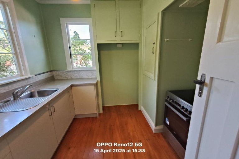 Photo of property in 32 Victoria Road, New Plymouth, 4310