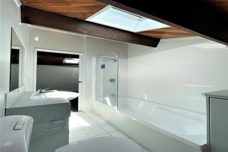 Photo of property in Metro Apartments, 22/220 Thorndon Quay, Pipitea, Wellington, 6011